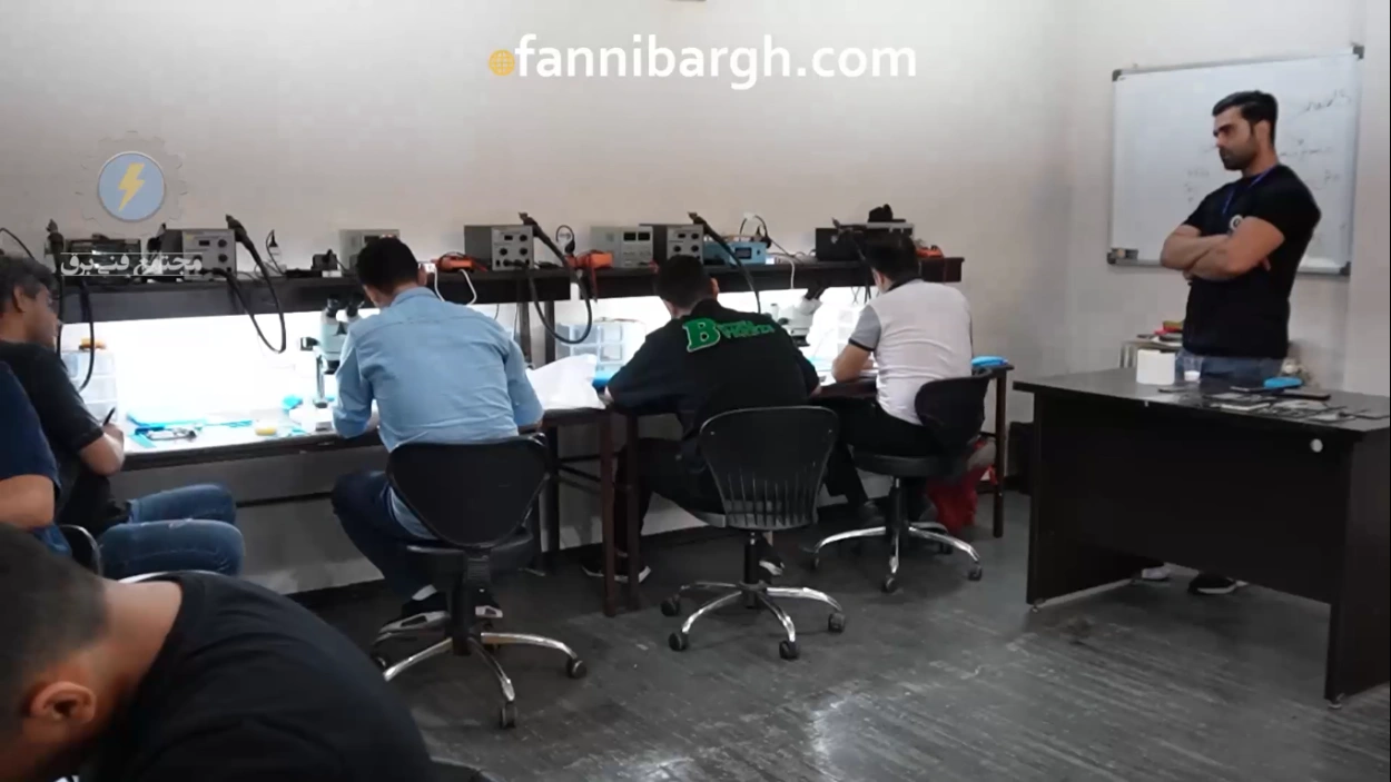 آموزش تخصصی تعمیرات موبایل در مجتمع فنی برق
