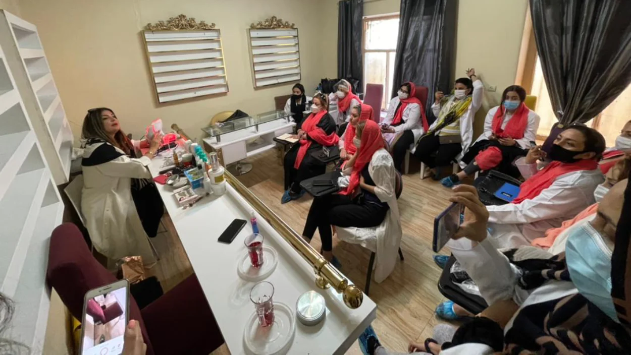 آموزشگاه آرایشگری بانو نهال